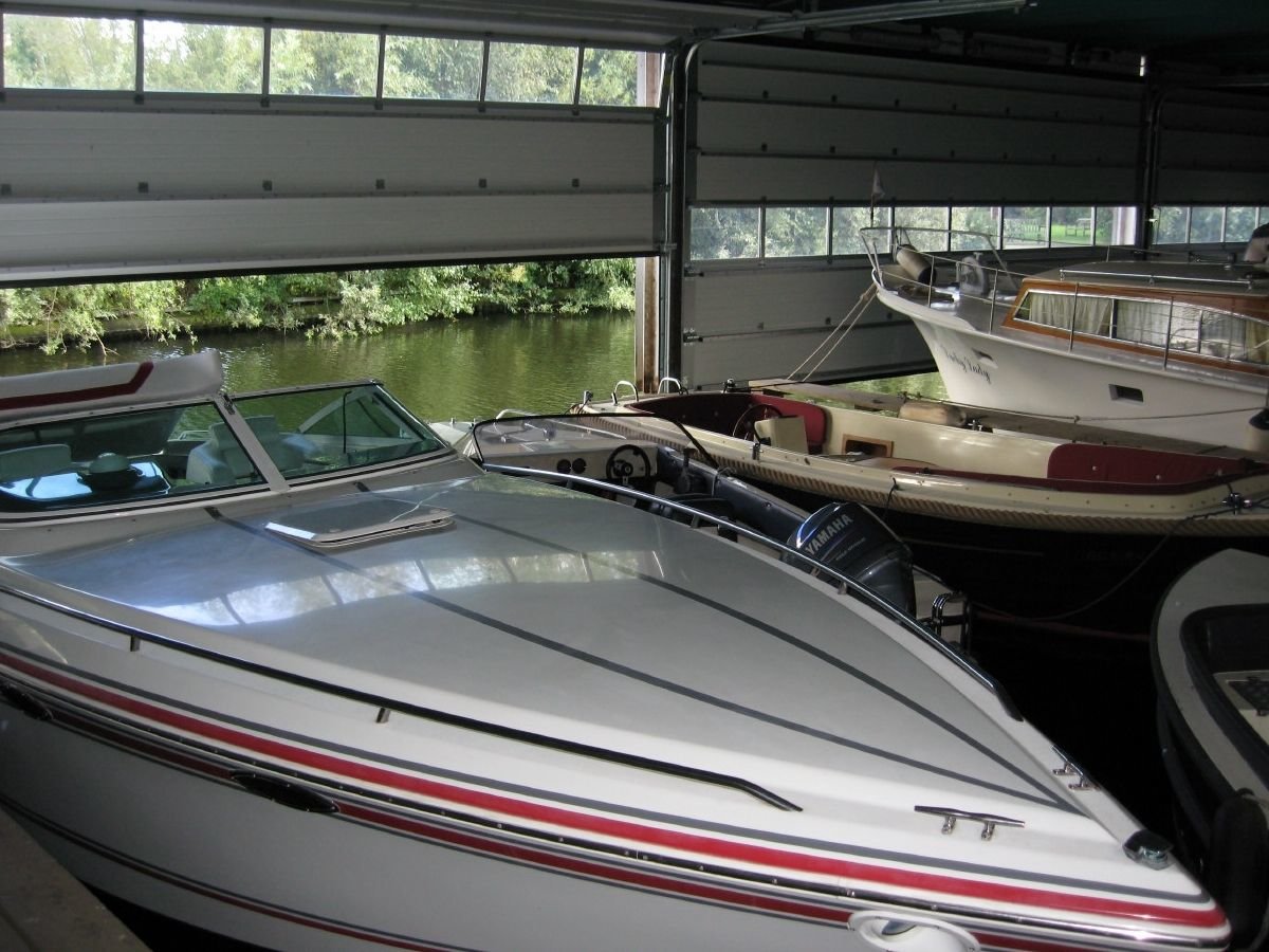 Фото 1. Нестандартные ворота для ангара с катерами на воде. Фото 1. Нестандартные ворота для ангара с катерами на воде.