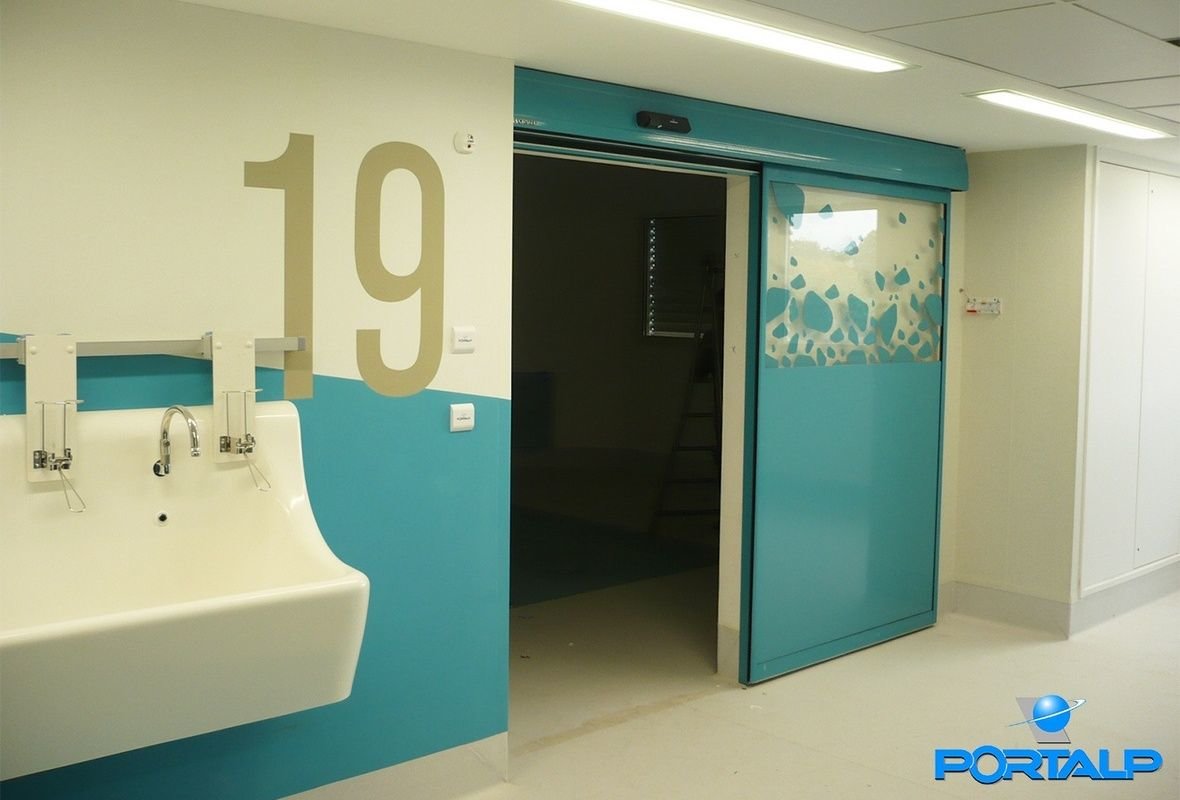 Фото 2. Герметичные автоматические двери Portalp в больнице